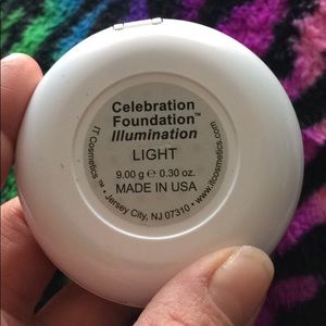 It cosmetics illumination foundation powder